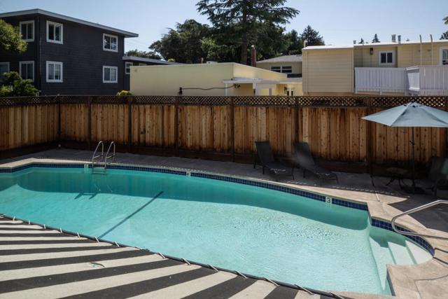 445 Oak Grove Avenue, Menlo Park CA: https://media.crmls.org/mediaz/4a8fc79a-1e7f-44f8-a156-34e053605f68.jpg