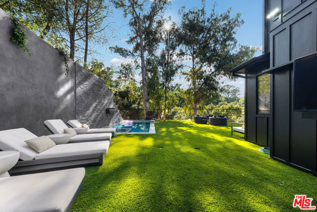 3140 Coldwater Canyon, Studio City CA: https://media.crmls.org/mediaz/4a902185-9bde-48ea-af72-a0a8d9fc9ba2.jpg