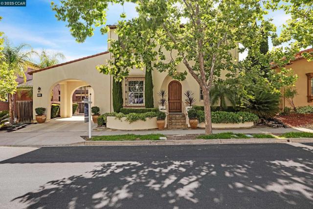 2222 Creekview Pl, Danville CA: https://media.crmls.org/mediaz/4a909773-67b3-4512-a827-955c42e28f38.jpg
