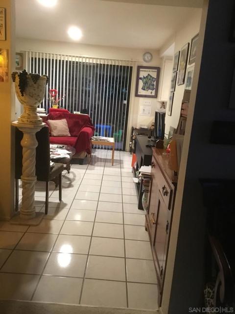 6645 Caminito Scioto, La Jolla CA: https://media.crmls.org/mediaz/4a90a2fb-45e1-4a4a-a68d-1eaede935e04.jpg