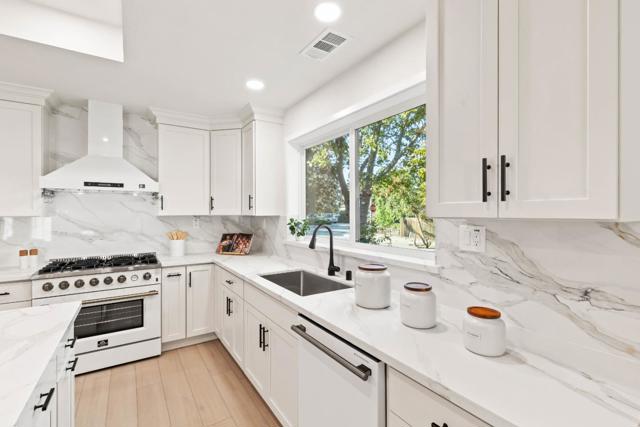 620 Iris Street, Redwood City CA: https://media.crmls.org/mediaz/4a90f8b5-cd3d-47b8-a90c-2d158c3137b5.jpg