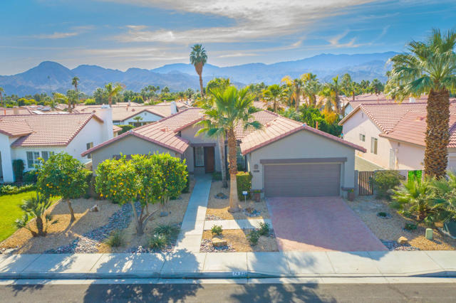 74629 Lavender Way, Palm Desert CA: https://media.crmls.org/mediaz/4a9145a2-4d96-4795-b36b-4872403afc49.jpg