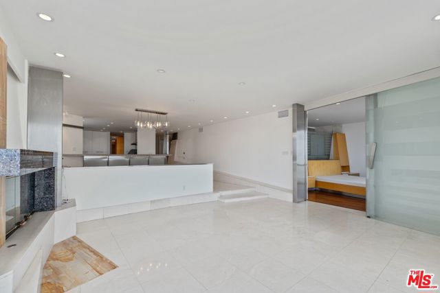 6 Eastwind Street, Marina del Rey CA: https://media.crmls.org/mediaz/4a915b82-aa98-448c-9086-ed7248615c4b.jpg