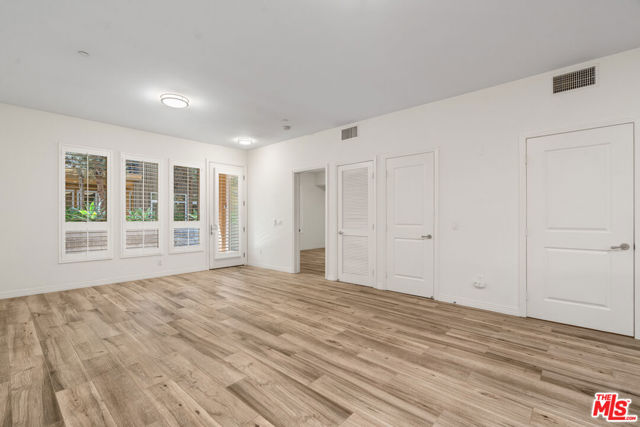 4050 Glencoe Avenue, Marina del Rey CA: https://media.crmls.org/mediaz/4a91811b-93fc-49c2-bd8d-50e685a36bfe.jpg