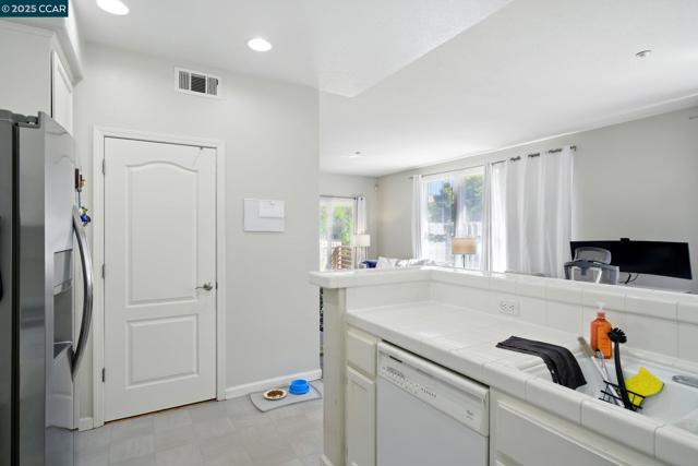 1620 Tucker Street, Oakland CA: https://media.crmls.org/mediaz/4a9183b9-9716-4671-9712-f2e1195d9c6c.jpg