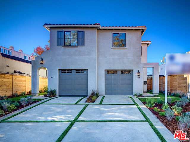 819 N Sycamore Avenue, Los Angeles CA: https://media.crmls.org/mediaz/4a921553-191a-44d4-98c0-69c68b549533.jpg