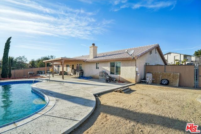 16185 Viho Road, Apple Valley CA: https://media.crmls.org/mediaz/4a923ba7-0bc9-41f1-9b23-936e8df57633.jpg