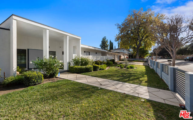 6228 Sale Avenue, Woodland Hills CA: https://media.crmls.org/mediaz/4a925204-fec5-4b68-93ad-5f508aaf66c4.jpg