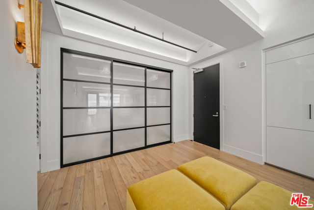 849 S Broadway, Los Angeles CA: https://media.crmls.org/mediaz/4a926539-43ce-490e-bf88-fc88125360b5.jpg