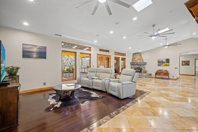 15636 Sage Hill Drive, Ramona CA: https://media.crmls.org/mediaz/4a92a0f9-30c3-4be8-a9f8-c4bedd00cde8.jpg