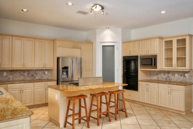 9 Cartier Court, Rancho Mirage CA: https://media.crmls.org/mediaz/4a92ed13-9f70-470a-9b07-d1b30ff6ba9e.jpg