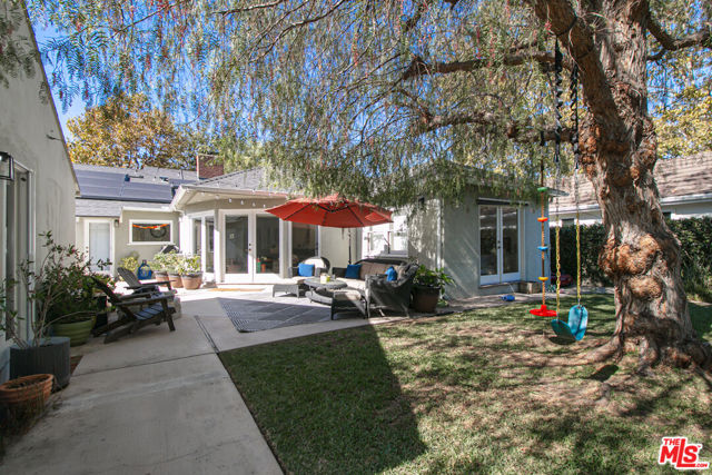 4546 Allott Avenue, Sherman Oaks CA: https://media.crmls.org/mediaz/4a935164-6b4b-4b98-963e-9c5994a1a427.jpg