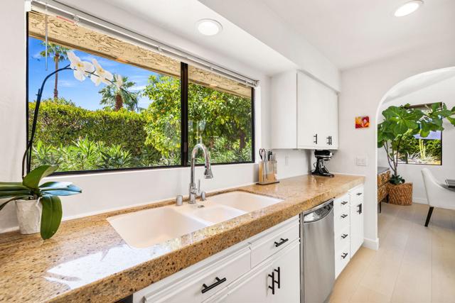 4 Lincoln Place, Rancho Mirage CA: https://media.crmls.org/mediaz/4a936aa3-b09f-4dba-8336-2f3fd3141b6f.jpg