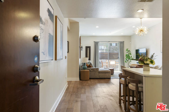 13337 Beach Avenue, Marina del Rey CA: https://media.crmls.org/mediaz/4a938231-7be8-4a54-adbd-e849cf3adc7d.jpg