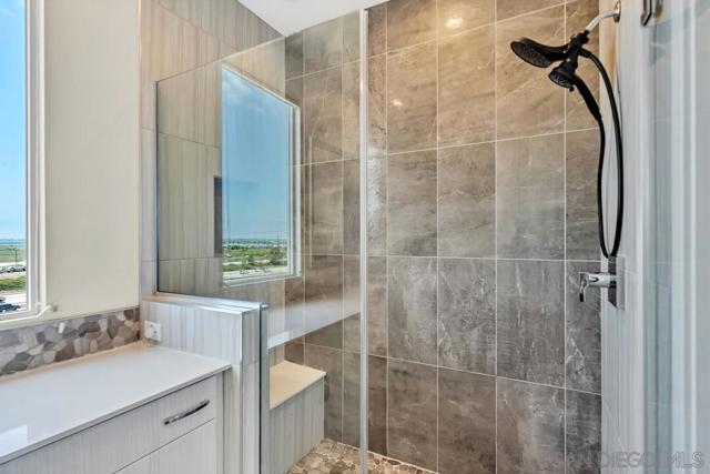 722 Anchor Ct, Chula Vista CA: https://media.crmls.org/mediaz/4a93b83e-d48c-4e43-92cb-3162dd15e659.jpg