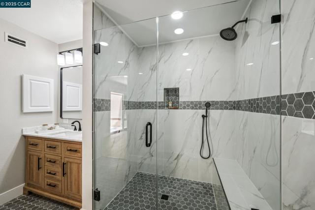 1736 Golden Rain Rd, Walnut Creek CA: https://media.crmls.org/mediaz/4a93cb08-aef7-408c-b43c-a541b819583b.jpg