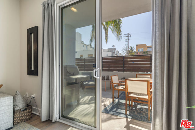 13337 Beach Avenue, Marina del Rey CA: https://media.crmls.org/mediaz/4a93cce3-fb50-47e6-acd0-edda21cf7986.jpg