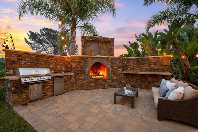 4149 Manchester Avenue, Encinitas CA: https://media.crmls.org/mediaz/4a93e220-c573-4431-be20-bbc1bd142732.jpg