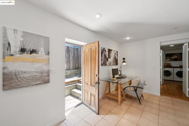 6141 Broadway Ter, Oakland CA: https://media.crmls.org/mediaz/4a94141b-7fb4-47d9-b459-6367ab4c1ee4.jpg