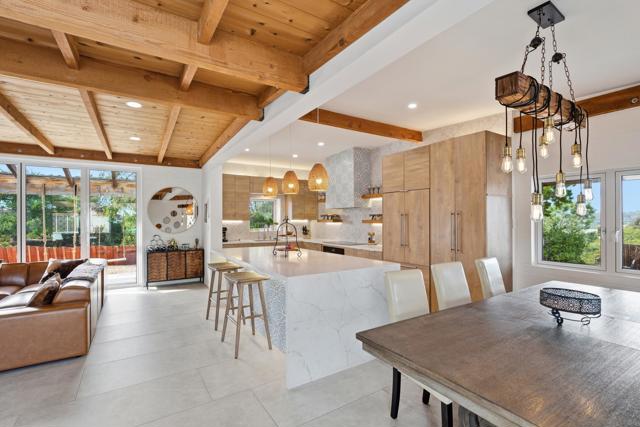 1047 Highland Dr, Del Mar CA: https://media.crmls.org/mediaz/4a941f62-2bad-4740-a67c-51a4f96089c0.jpg