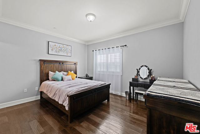 5335 Cartwright Avenue, North Hollywood CA: https://media.crmls.org/mediaz/4a9451f8-f001-4cb6-94ec-805891599dbc.jpg