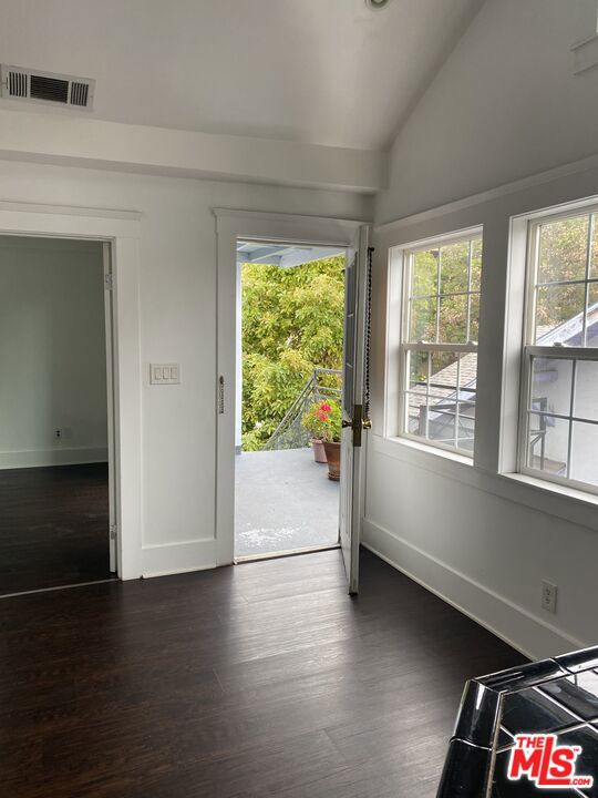 6640 Leland Way, Los Angeles CA: https://media.crmls.org/mediaz/4a95eca4-1058-4c59-8fdd-6f864daf80e2.jpg