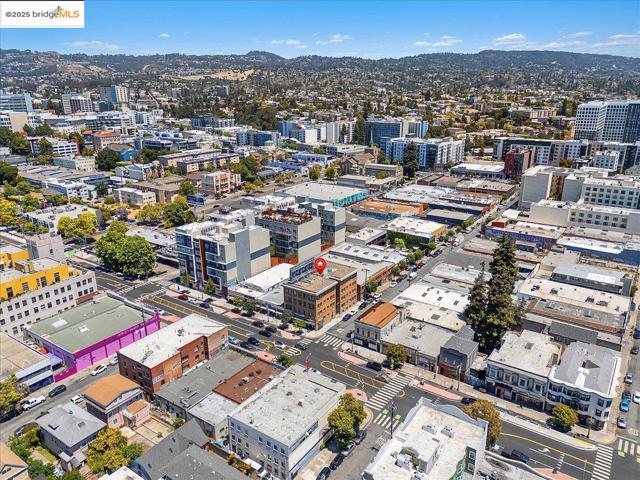 498 25th Street, Oakland CA: https://media.crmls.org/mediaz/4a96637a-b030-4664-b19b-2b18511193b3.jpg