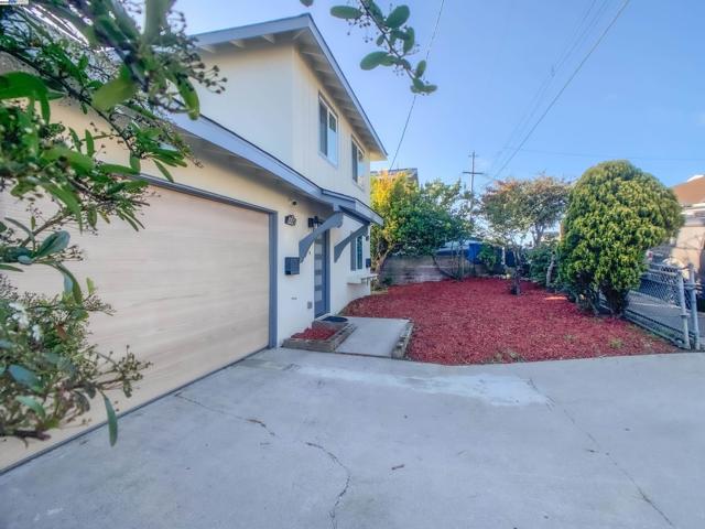 532 Heathcliff Dr, Pacifica CA: https://media.crmls.org/mediaz/4a968917-2f7e-4e84-9c40-18b9c77e7102.jpg