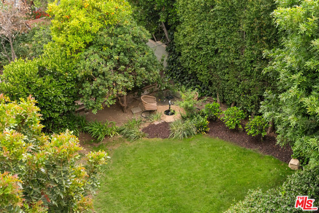 3716 Effingham Place, Los Angeles CA: https://media.crmls.org/mediaz/4a96e9c1-58e9-4041-aed4-c24f2733e2a4.jpg