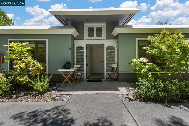 1129 Leisure Ln, Walnut Creek CA: https://media.crmls.org/mediaz/4a96f7e7-d918-4d1d-88a1-27c54e188ce4.jpg