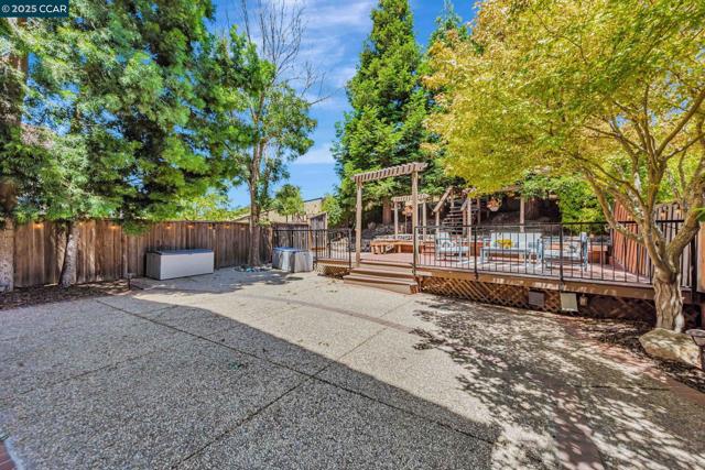 122 Claremont Crest Ct, San Ramon CA: https://media.crmls.org/mediaz/4a970143-1b32-4014-8699-c379d9ea31b0.jpg
