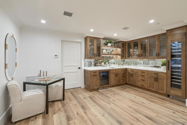 464 Westbourne St, San Diego CA: https://media.crmls.org/mediaz/4a975977-078c-4de4-8c94-aee31d3fbcc8.jpg