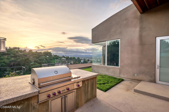 3681 Alomar Drive, Sherman Oaks CA: https://media.crmls.org/mediaz/4a975de1-2936-4979-ae09-a4b12a9c4d7f.jpg