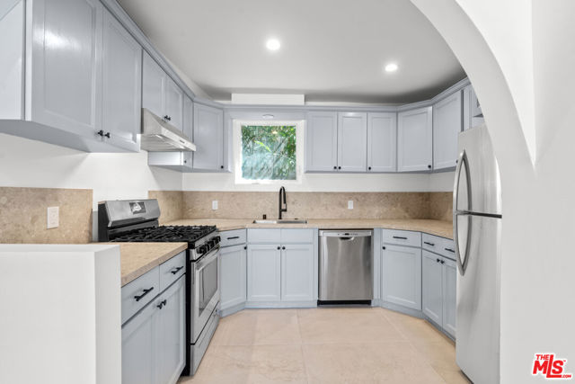 616 Sunset Avenue, Venice CA: https://media.crmls.org/mediaz/4a976cab-ee87-4b6e-a083-fcecceed7f00.jpg
