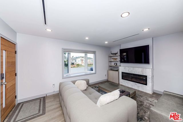 5524 W 122nd Street, Hawthorne CA: https://media.crmls.org/mediaz/4a984a4c-e139-4fd5-ac93-7b00b172109f.jpg