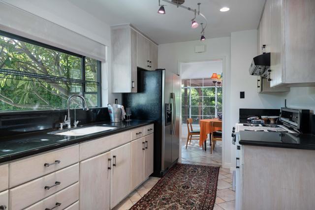 438 E Avenida Hokona, Palm Springs CA: https://media.crmls.org/mediaz/4a985f4a-f908-4d25-96c1-3d99f357ec4f.jpg
