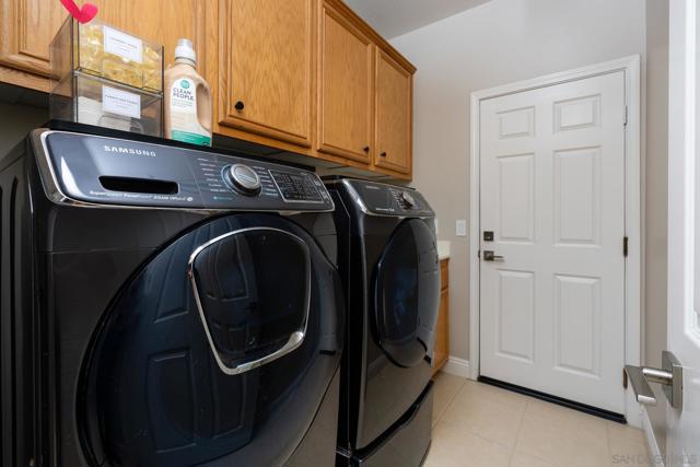 1971 Pizarro Lane, Escondido CA: https://media.crmls.org/mediaz/4a987289-a0f3-44e9-bf6e-02567f74699f.jpg