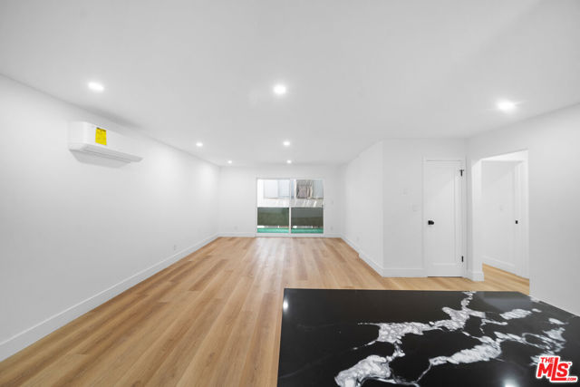 605 San Vicente Boulevard, Santa Monica CA: https://media.crmls.org/mediaz/4a98a1e6-0af1-4bd7-950c-d4fe6128f399.jpg