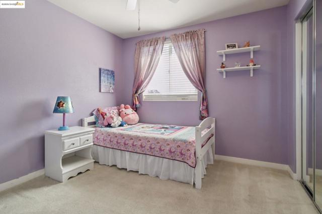 124 Clear Lake Ct, Oakley CA: https://media.crmls.org/mediaz/4a98b5b3-32aa-4a5c-b136-8b0c2b5af215.jpg