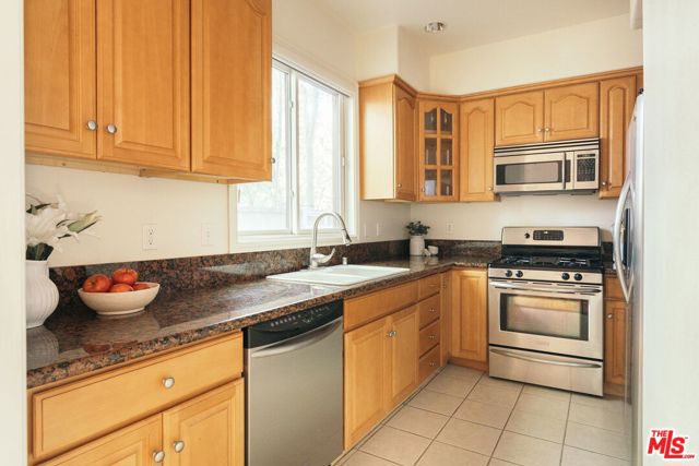 322 Alpine Street, Pasadena CA: https://media.crmls.org/mediaz/4a98c543-c1dd-422c-9bfc-b2e13894cb67.jpg