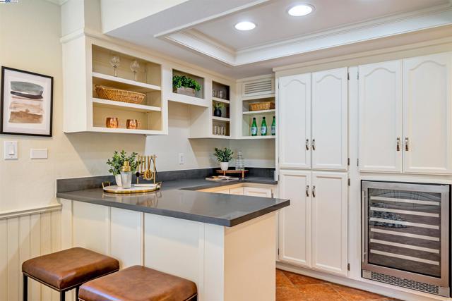216 Salamanca Ct, San Ramon CA: https://media.crmls.org/mediaz/4a98fa8e-ce8c-4a30-ad4d-210d1917f87f.jpg