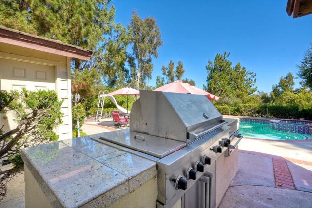 2183 Lundy Lake Dr, Escondido CA: https://media.crmls.org/mediaz/4a99a046-7b63-4cc7-acca-c3d3b536b958.jpg