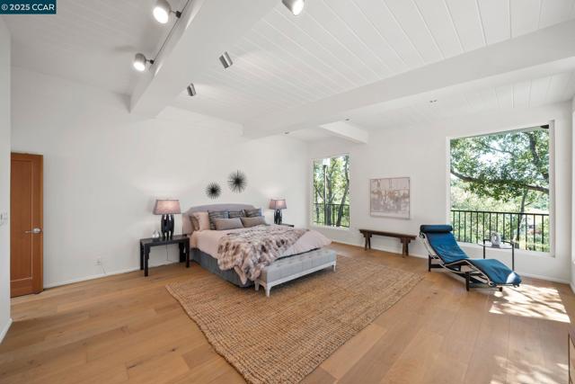 233 Melody Ln, Orinda CA: https://media.crmls.org/mediaz/4a99c195-7d57-4ced-8174-2ebae7a3cc11.jpg