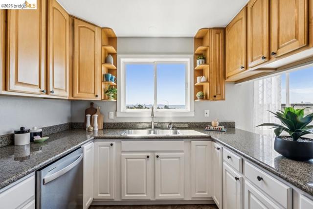 Image 6 of 37 For 1516 Merced St