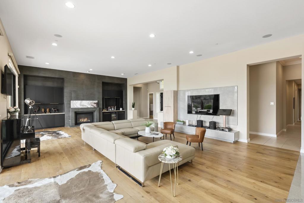 MLS #250032415SD img 7