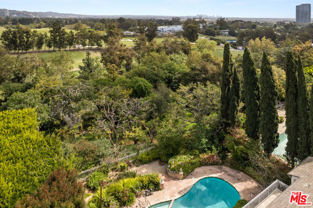 850 Birchwood Drive, Los Angeles CA: https://media.crmls.org/mediaz/4a9a79ac-e1e4-4494-ae84-f22d41ce7238.jpg