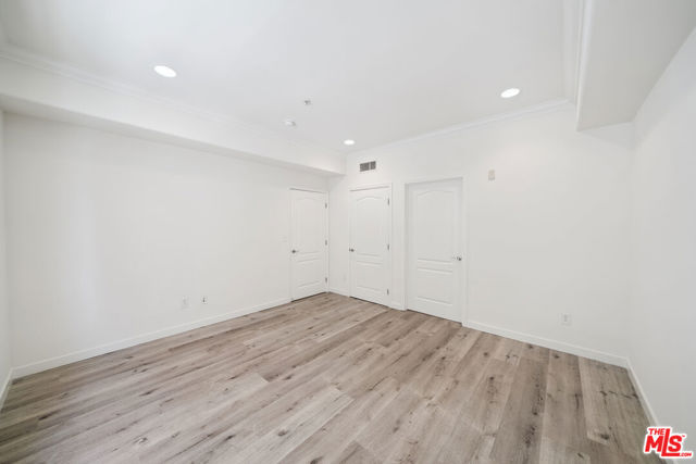 2335 S Bentley Avenue, Los Angeles CA: https://media.crmls.org/mediaz/4a9a95b5-0847-4e94-98e0-d3c9368d4b5a.jpg