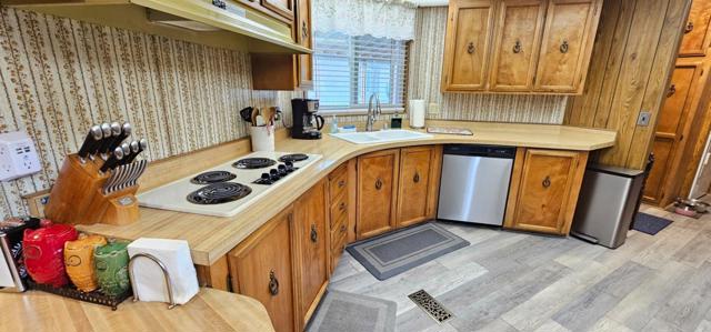 556 Millpond Drive, San Jose CA: https://media.crmls.org/mediaz/4a9b3f4d-84eb-4e98-9414-b0633bd2c0d2.jpg