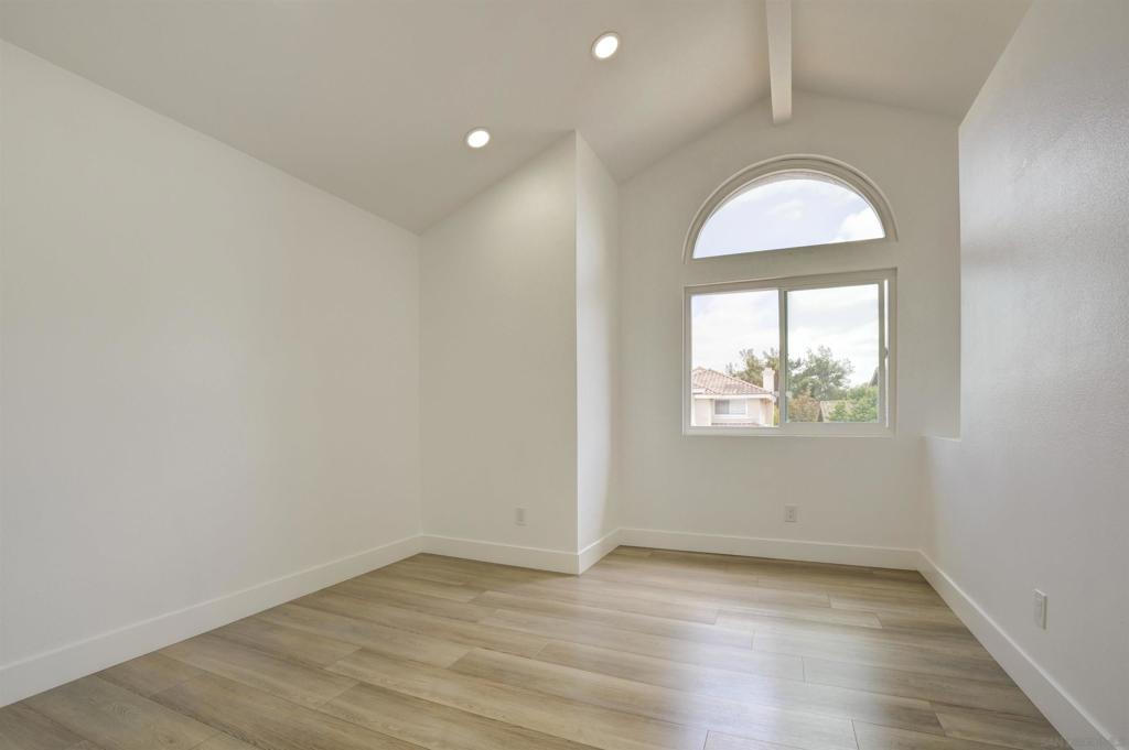 MLS #250025010SD img 31