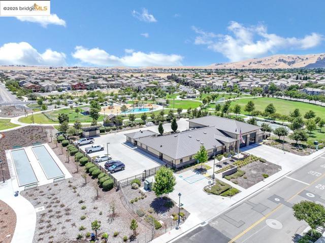 3007 Architect Ct, Vacaville CA: https://media.crmls.org/mediaz/4a9ba306-870d-47a3-bad2-078c3ccd7eae.jpg